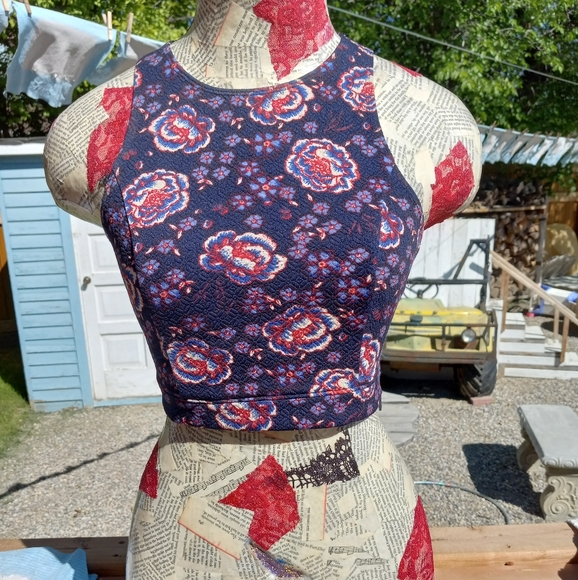 Floral crop top - Picture 2 of 8